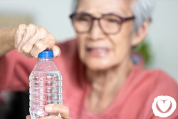 Jak zadbać o seniorów latem?
